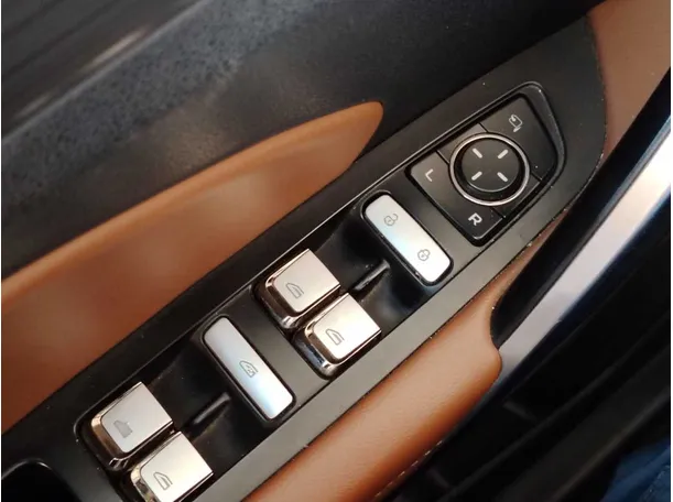 Car image 33