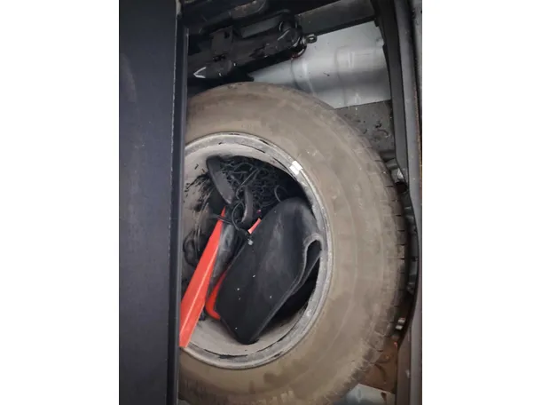 Car image 30