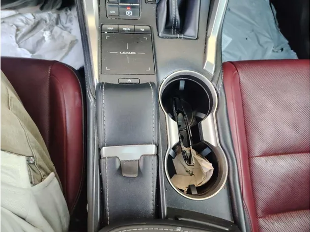 Car image 25