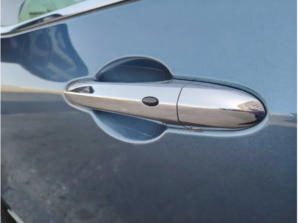 Car image 27