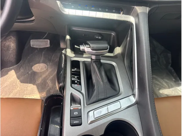 Car image 15