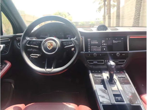 Car image 19