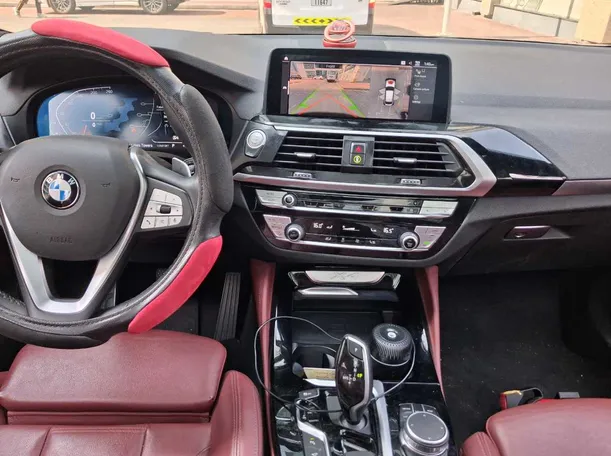 Car image 18