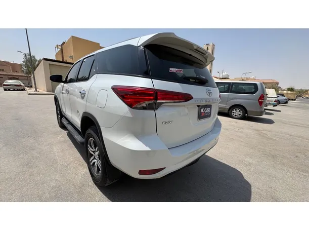 Car image 7
