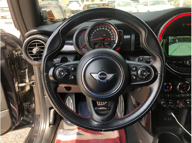 Car image 15