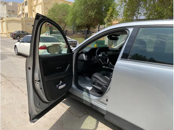 Car image 10
