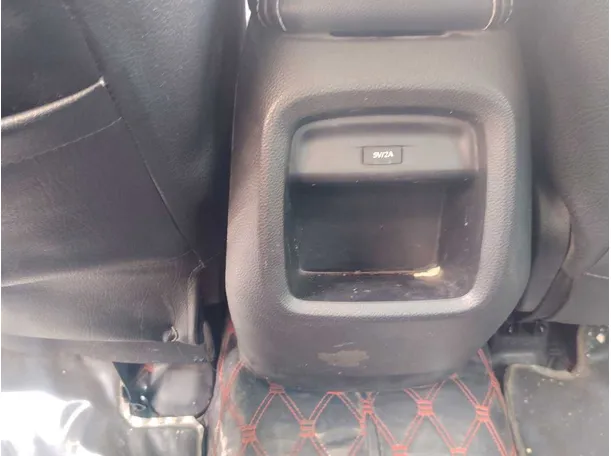 Car image 30