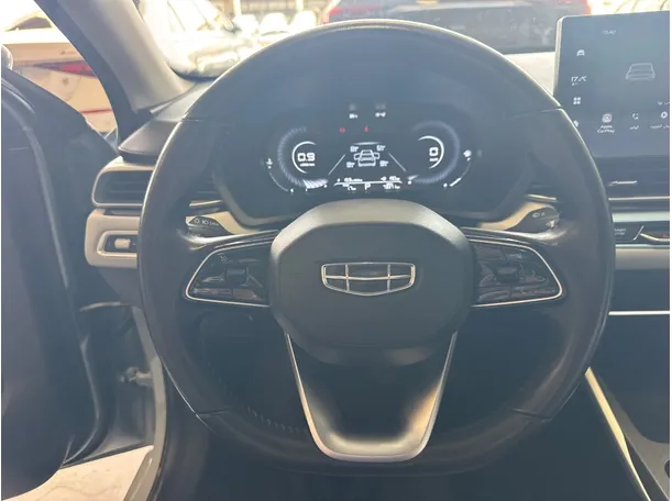 Car image 12
