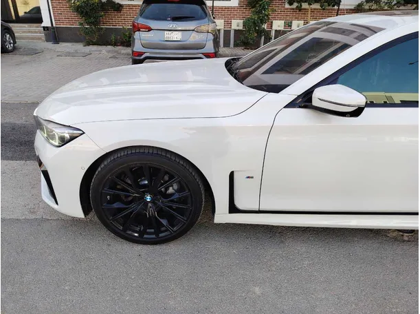 Car image 9