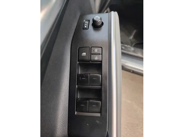 Car image 27