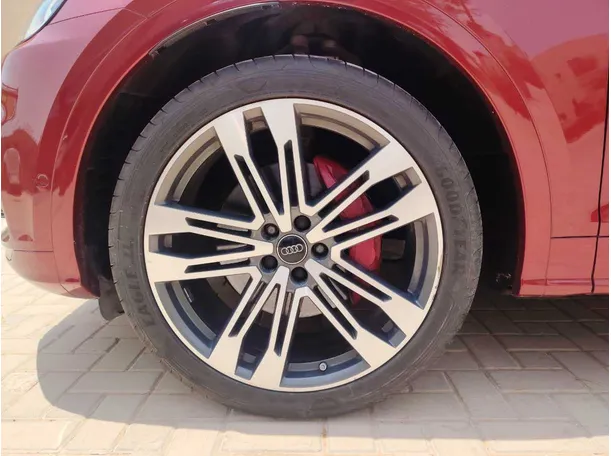 Car image 10