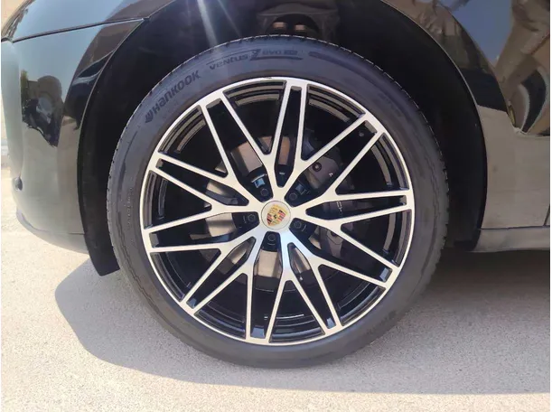 Car image 10