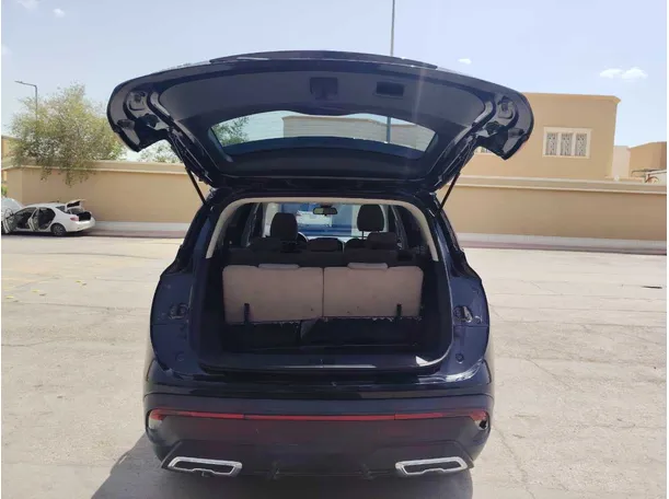 Car image 23