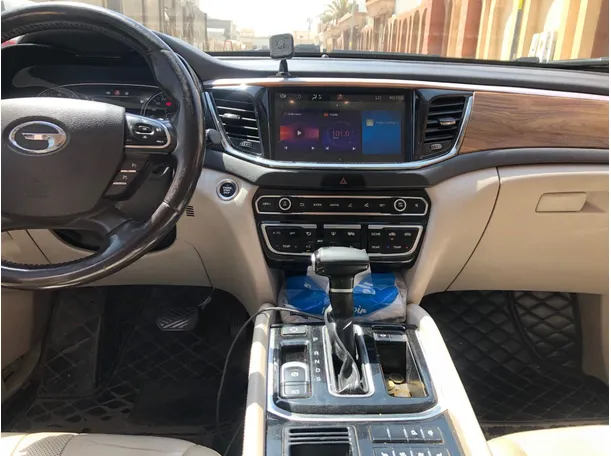 Car image 16