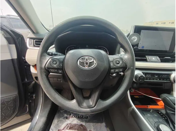 Car image 23