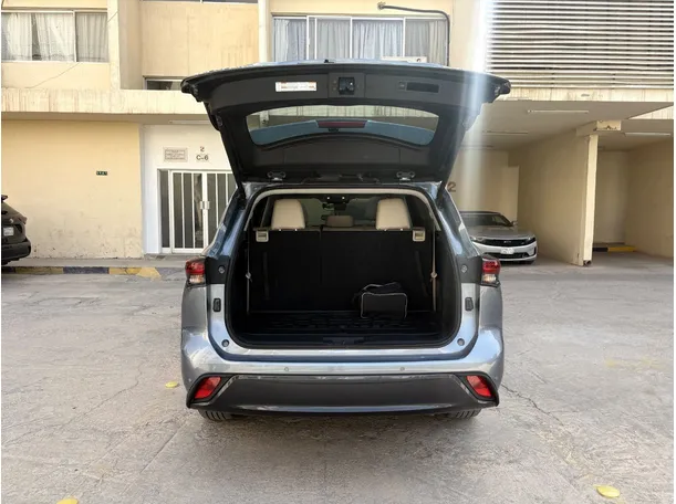 Car image 27
