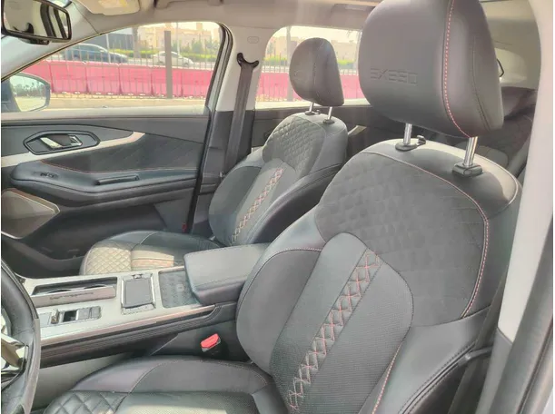 Car image 14