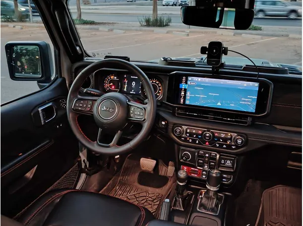 Car image 19