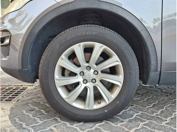 Car image 9