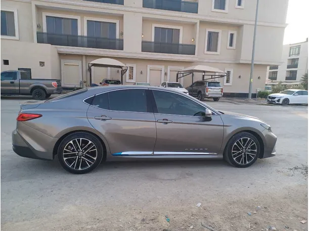 Car image 4