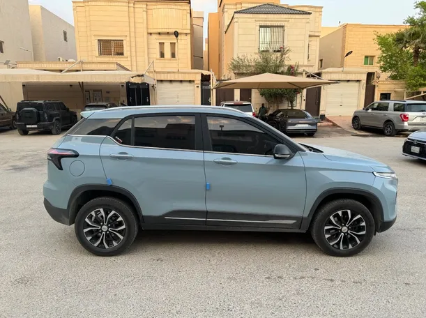 Car image 4