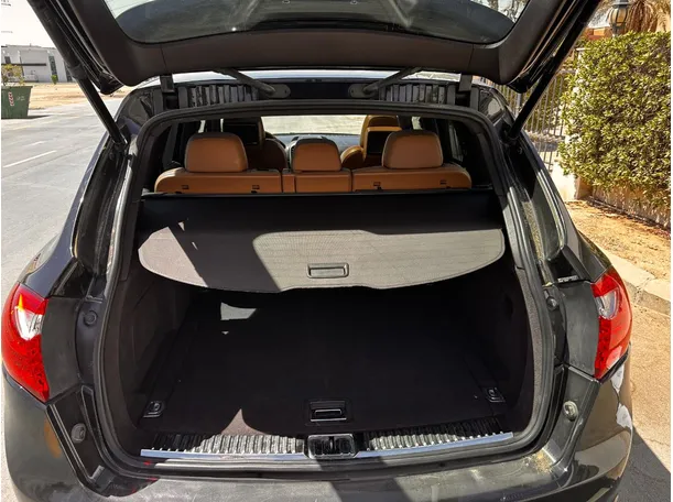 Car image 24