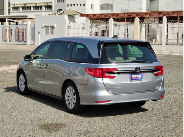 Car image 7