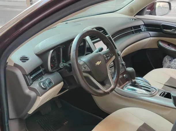 Car image 12