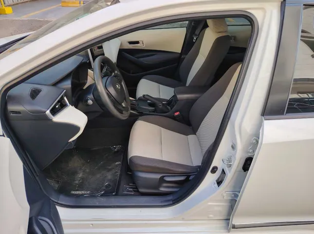 Car image 12