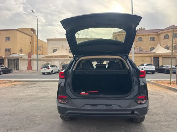 Car image 19