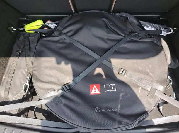 Car image 30