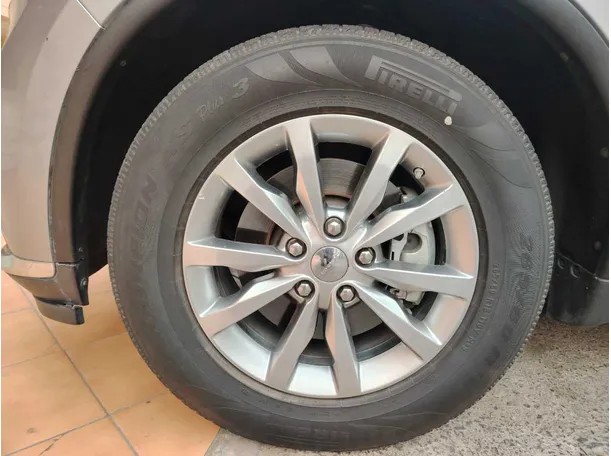 Car image 10