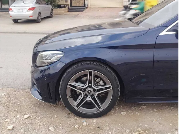 Car image 9
