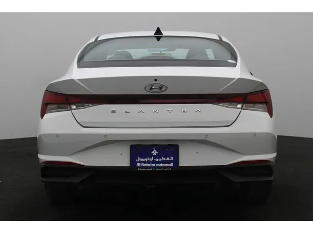 Car image 12
