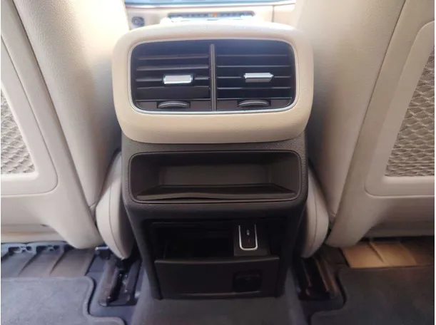 Car image 29