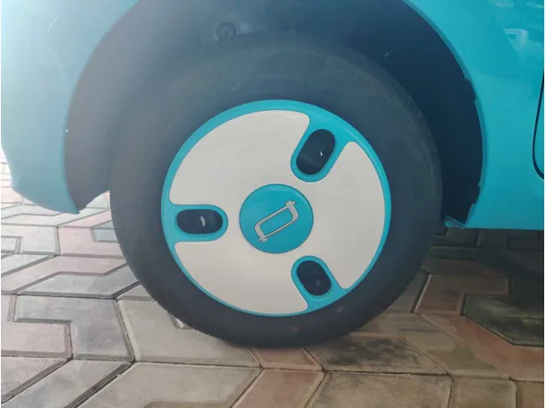 Car image 9