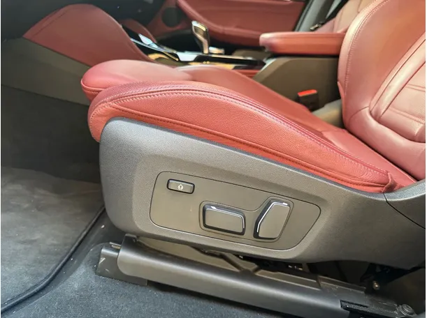 Car image 25