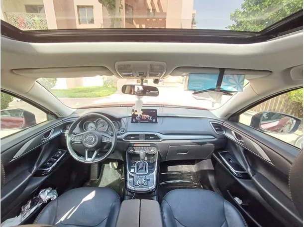 Car image 14