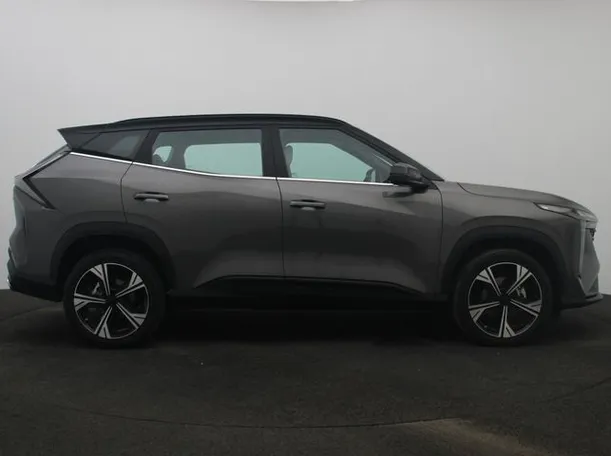Car image 13