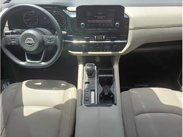 Car image 15