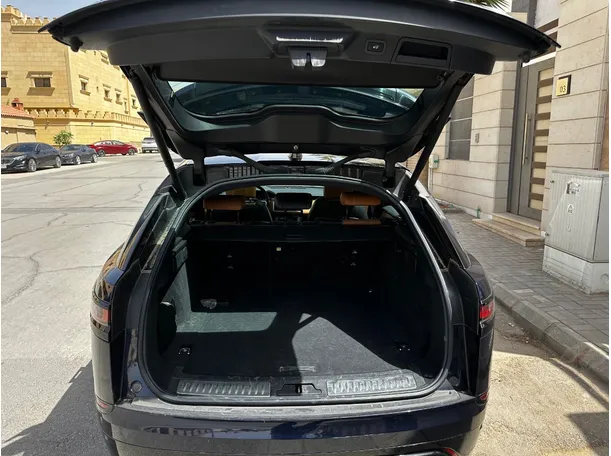 Car image 23