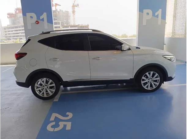 Car image 8