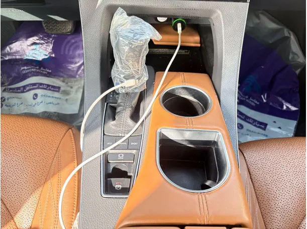 Car image 20