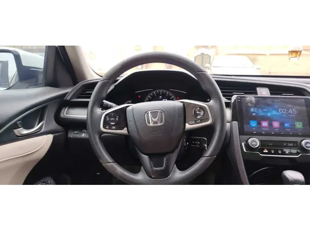 Car image 18