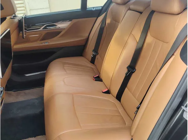 Car image 18