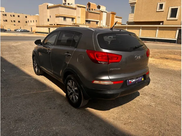 Car image 7