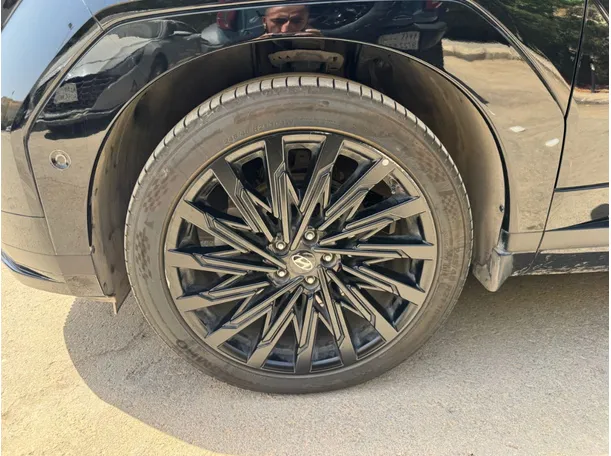Car image 9