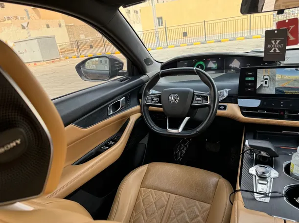Car image 18