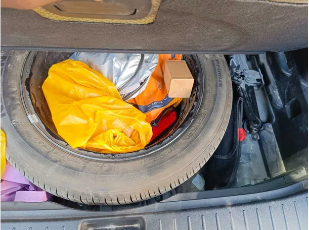 Car image 32