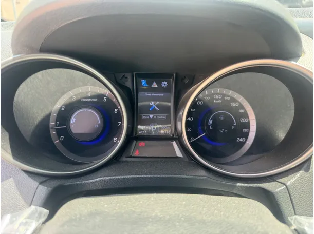 Car image 17